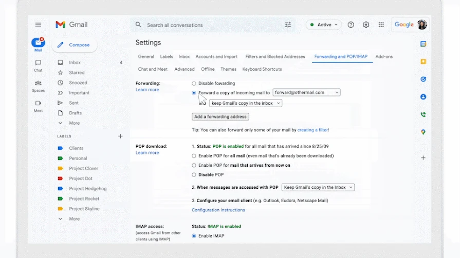 После подтверждения нужно включить пересылку в настройках Gmail